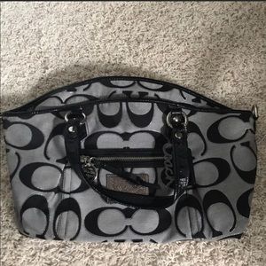 Coach Poppy Purse, Comes with Long Strap